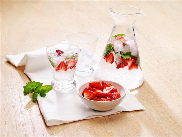 Strawberry &amp; Mint Sparkling Water