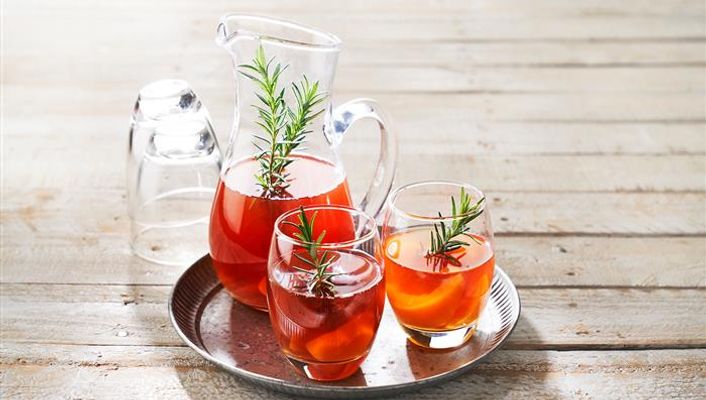 healthy healthy peach & rosemary iced tea recipe recipe Peach & Rosemary Iced Tea